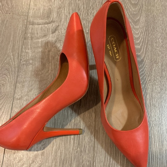 Coach pumps - Picture 1 of 1
